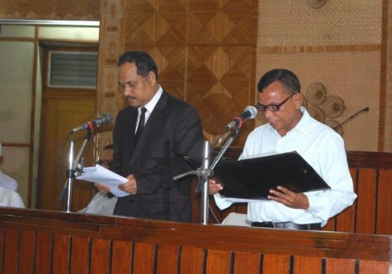 Left front nominates members of TTAADC council, takes oath : New CEM Radhacharan Debbarma Left front nominates members of TTAADC council, takes oath : New CEM Radhacharan Debbarma